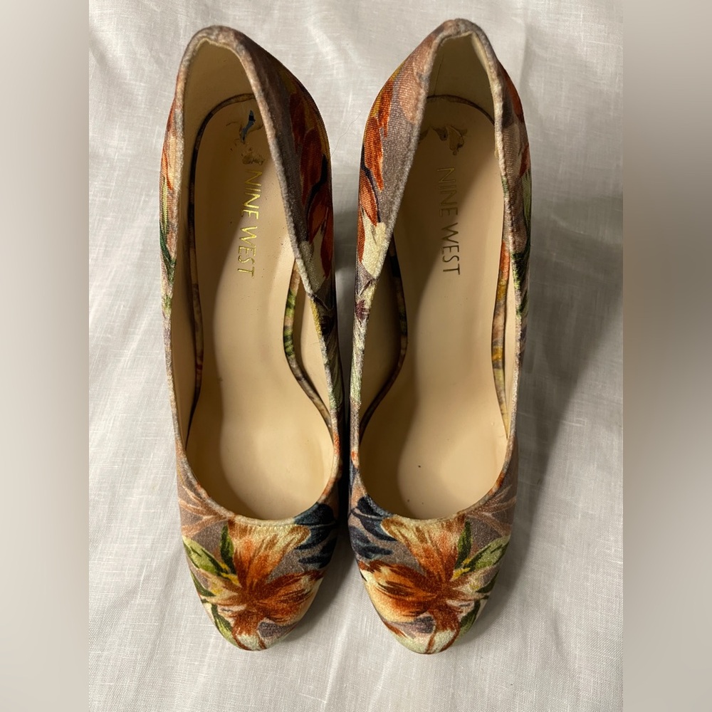 Nine West Scheila Velvet Floral Block Heel Pumps - Picture 2 of 9